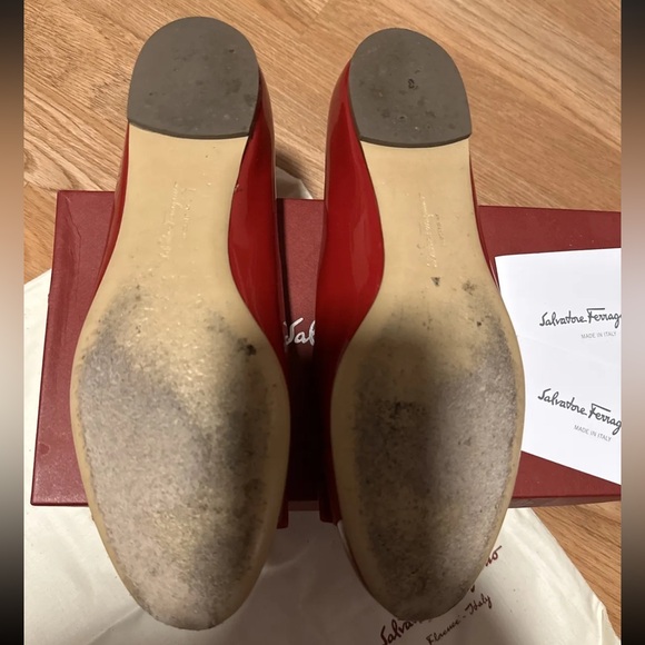 Authentic Salvatore Ferragamo Red Varina Patent Leather Ballet Flats Size 7.5B - Picture 4 of 8